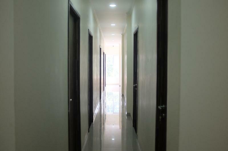 RedDoorz Plus near Mall Ciputra Jakarta Hotel Bagian luar foto